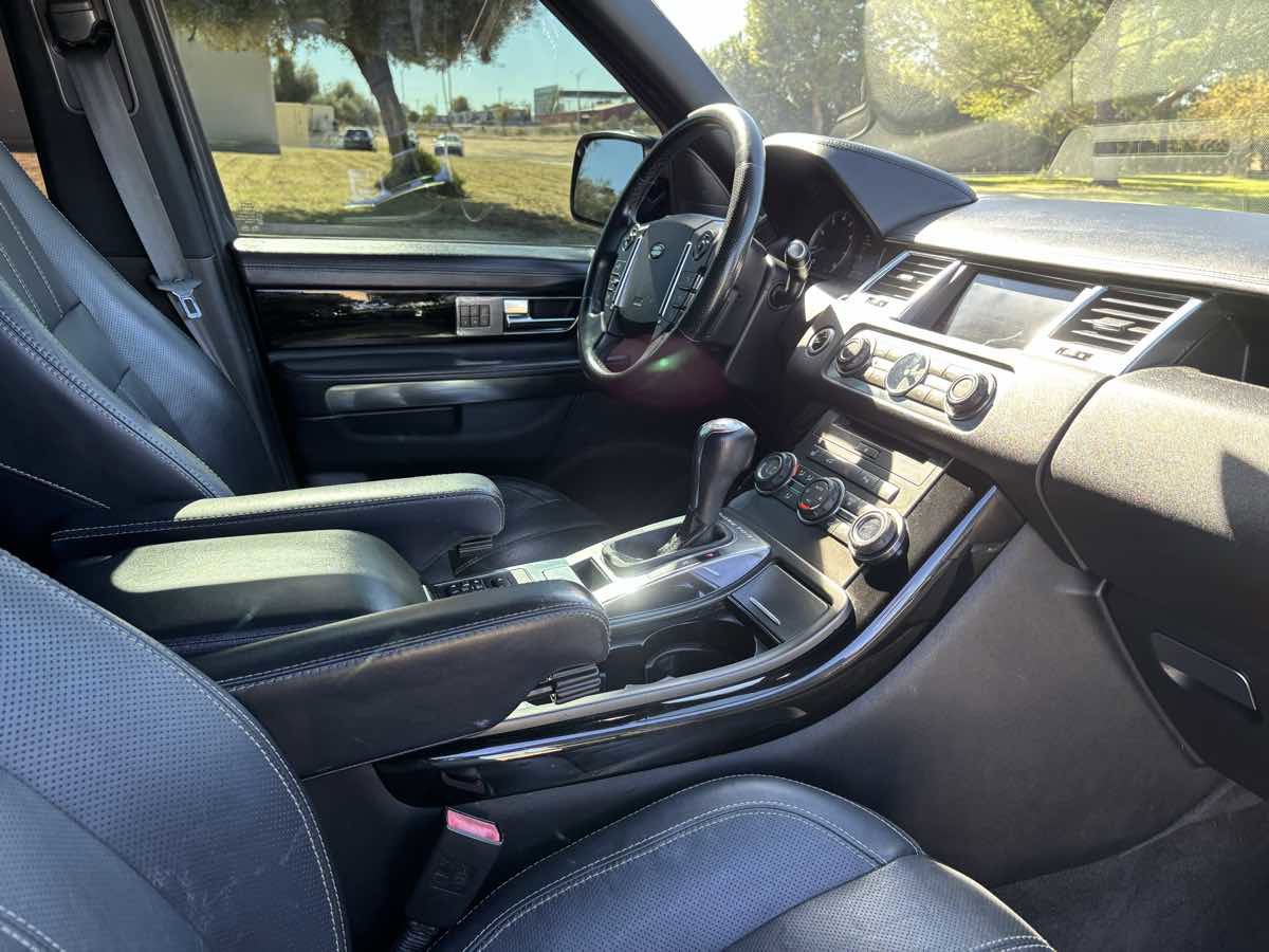 Used 2013 Land Rover Range Rover Sport HSE LUX image 17