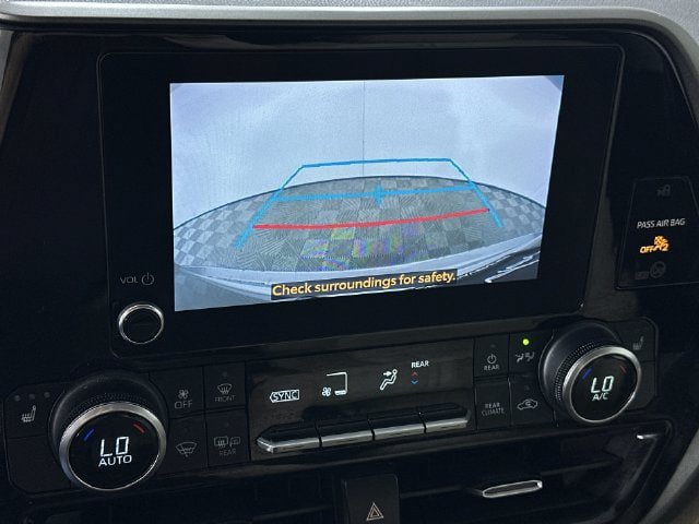Used 2023 Toyota Highlander XLE AWD/4WD image 15