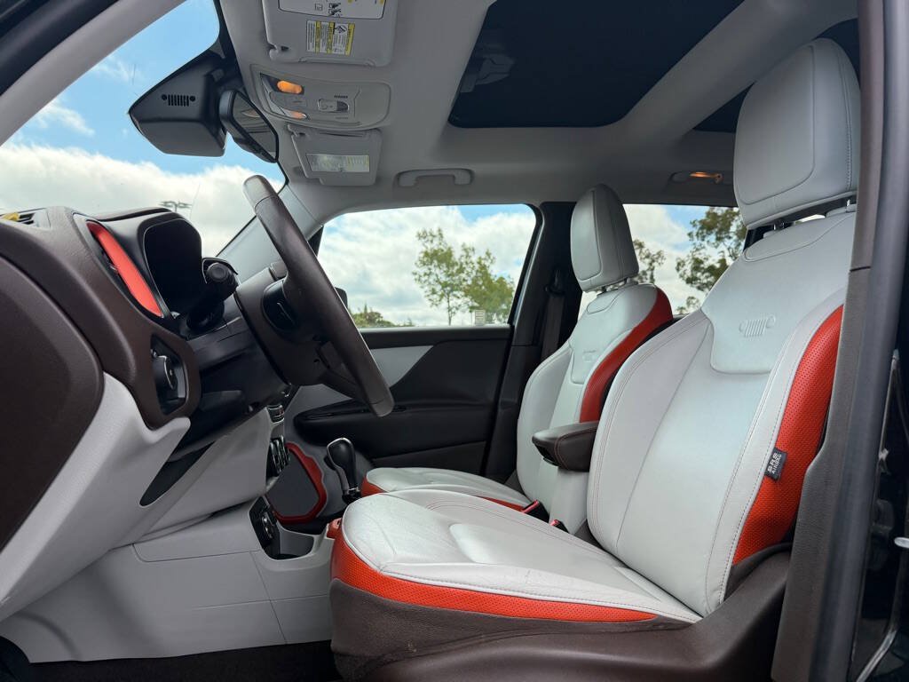 Used 2015 Jeep Renegade Limited AWD/4WD image 9