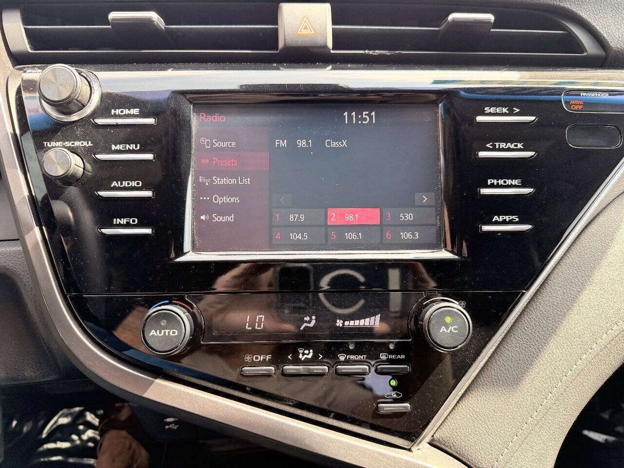 Used 2018 Toyota Camry SE FWD image 25