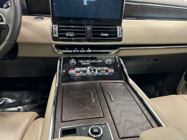 Used 2022 Lincoln Navigator Reserve image 13