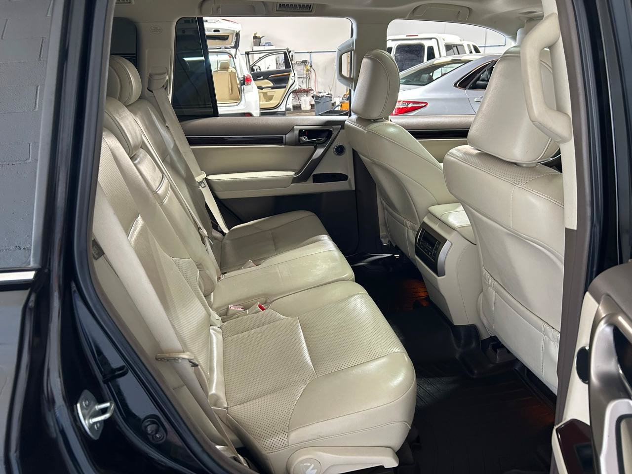 Used 2015 Lexus GX 460 Luxury AWD/4WD image 18