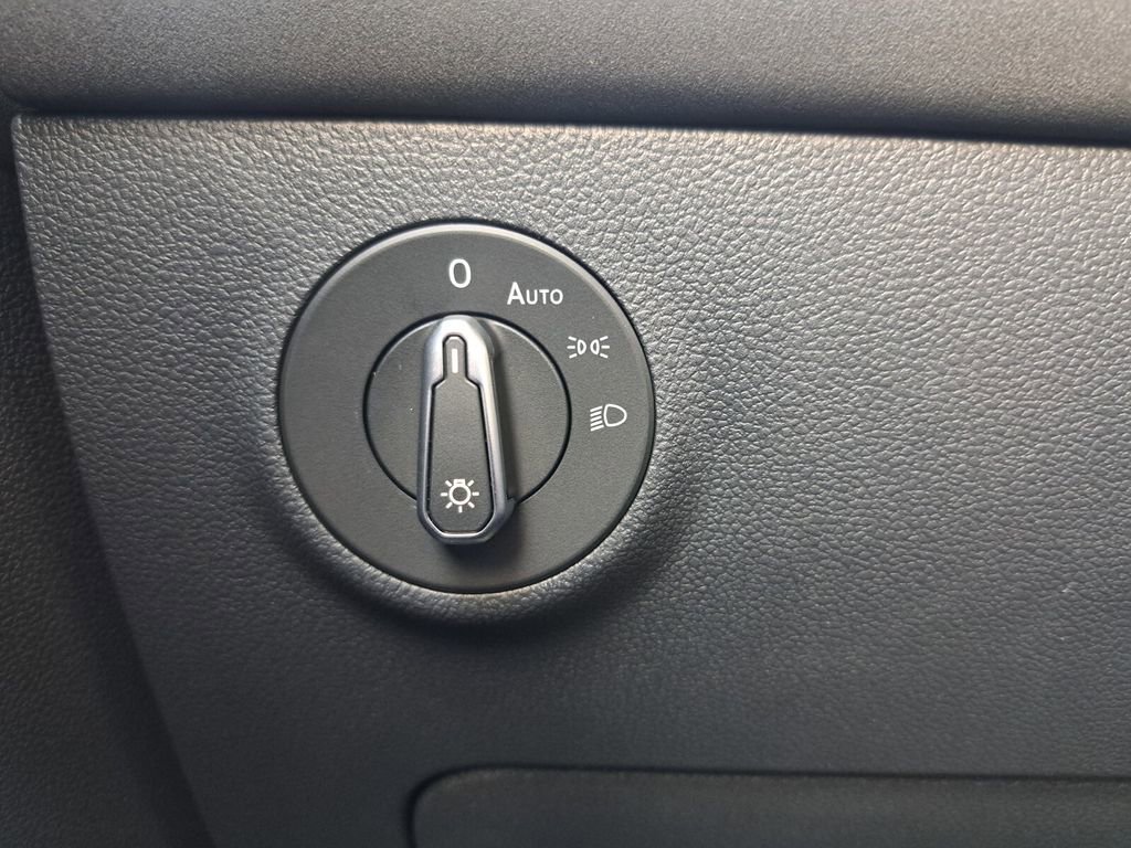 New 2026 Volkswagen Taos SE image 15