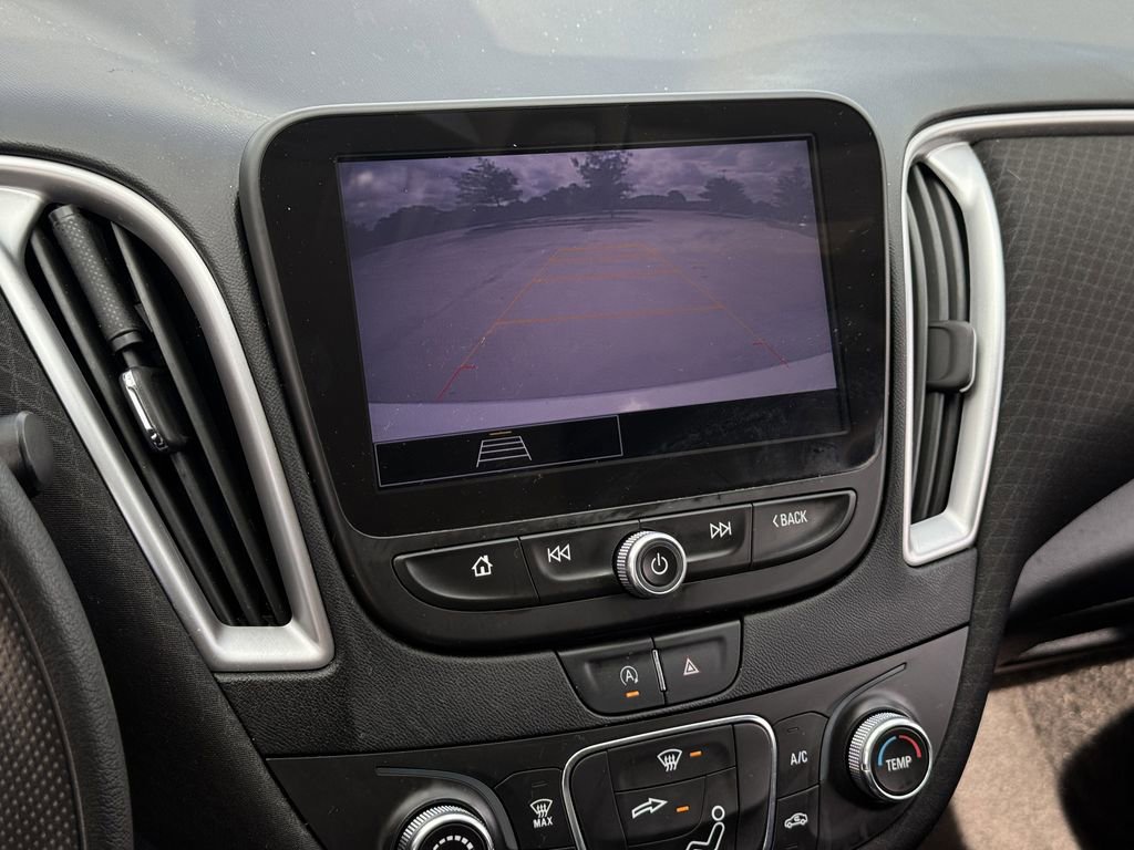 Used 2021 Chevrolet Malibu LS FWD image 17