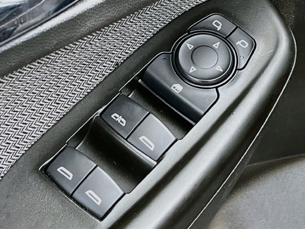 Used 2021 Chevrolet TrailBlazer LS w/ LPO, Blackout Package FWD image 17