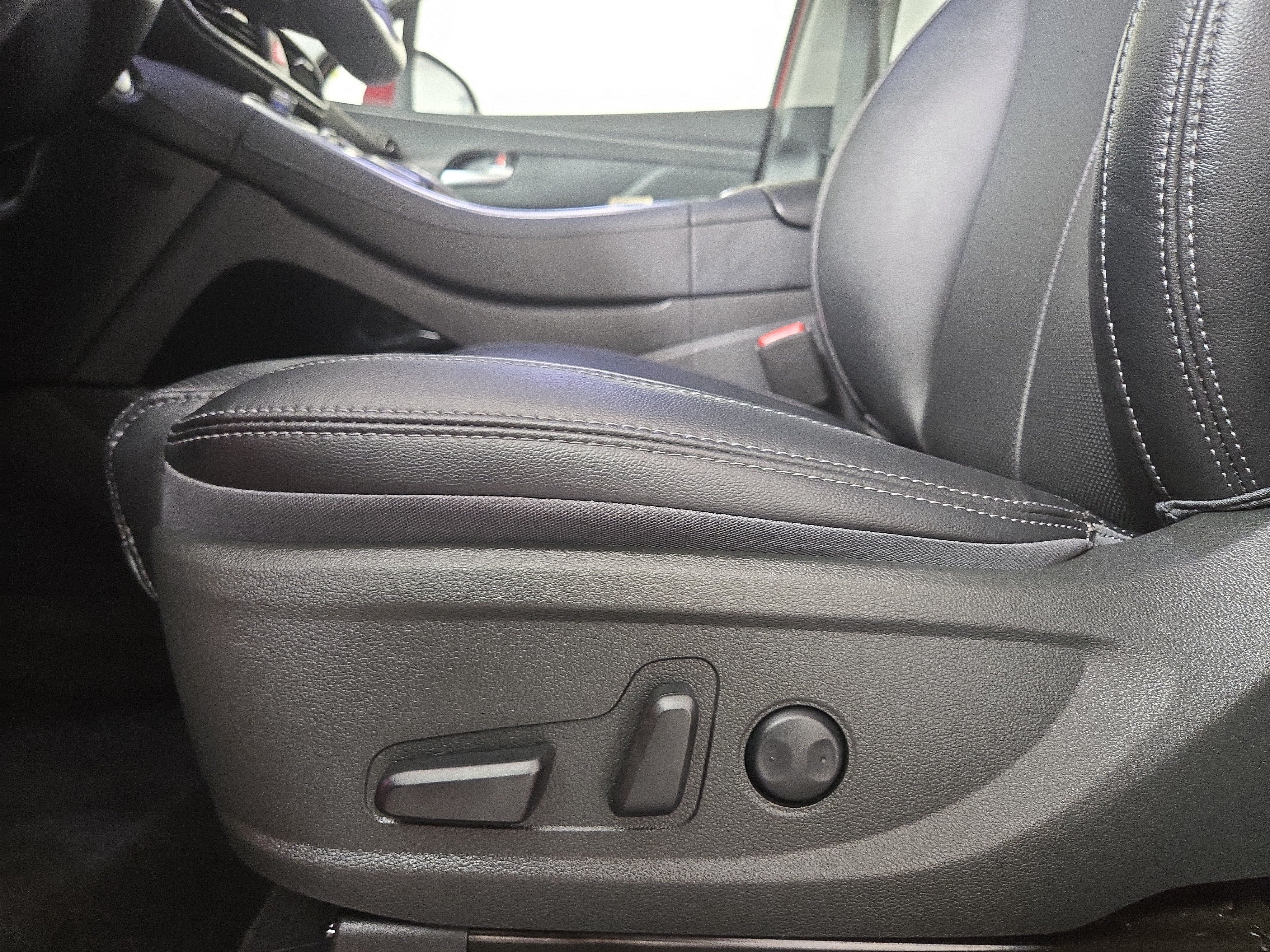 Used 2023 Hyundai Santa Fe SEL w/ Premium Package AWD/4WD image 32