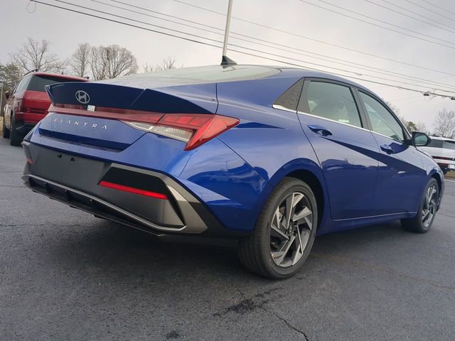 Used 2025 Hyundai Elantra SEL FWD image 4