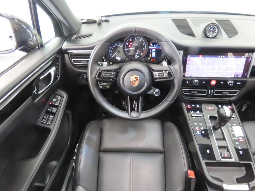 Certified 2026 Porsche Macan AWD/4WD image 15