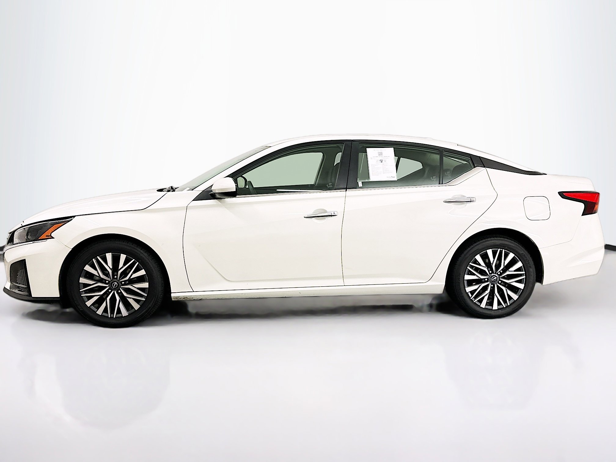 Used 2023 Nissan Altima 2.5 SV image 4