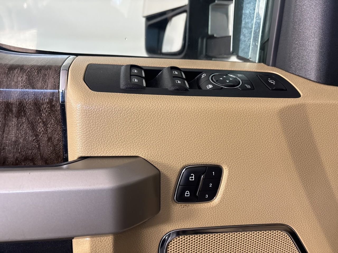 Used 2019 Ford F250 Lariat w/ Lariat Value Package image 9