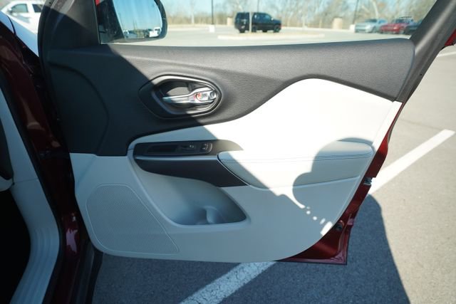 Used 2021 Jeep Cherokee Latitude Plus image 21