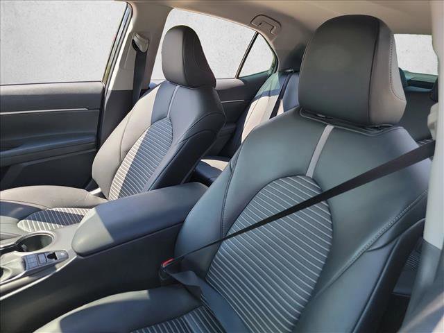 Used 2022 Toyota Camry SE image 10
