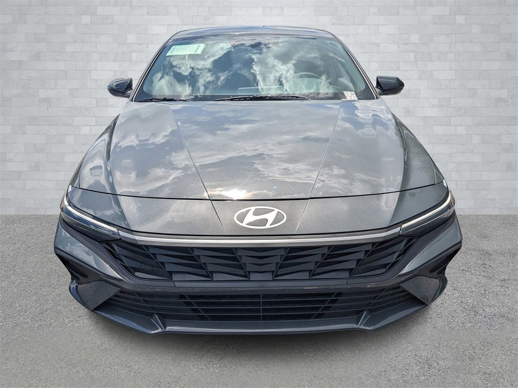 New 2025 Hyundai Elantra SEL image 3