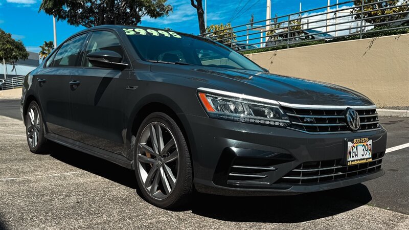 Used 2018 Volkswagen Passat 2.0T R-Line w/ R-Line Lighting Package FWD image 7