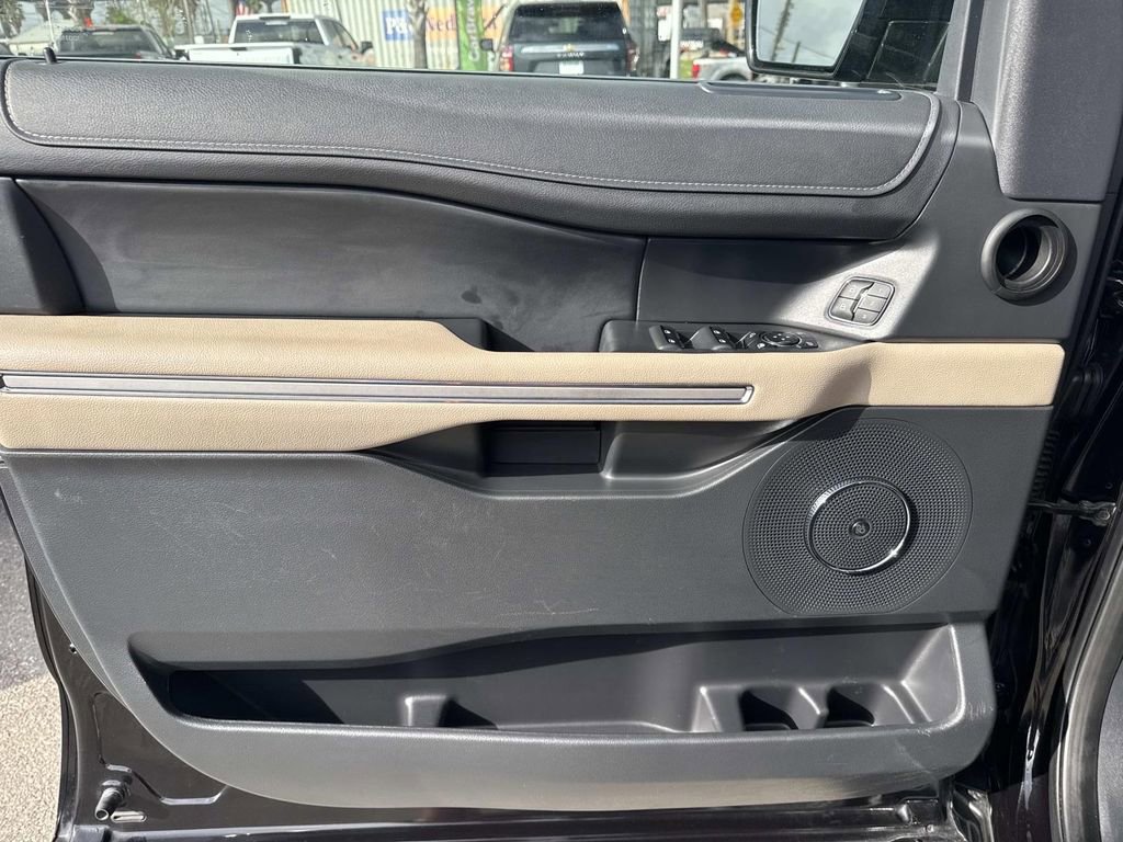 Used 2024 Ford Expedition Limited RWD image 19