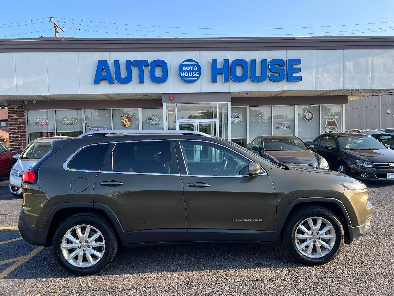 Used 2015 Jeep Cherokee Limited AWD/4WD image 9