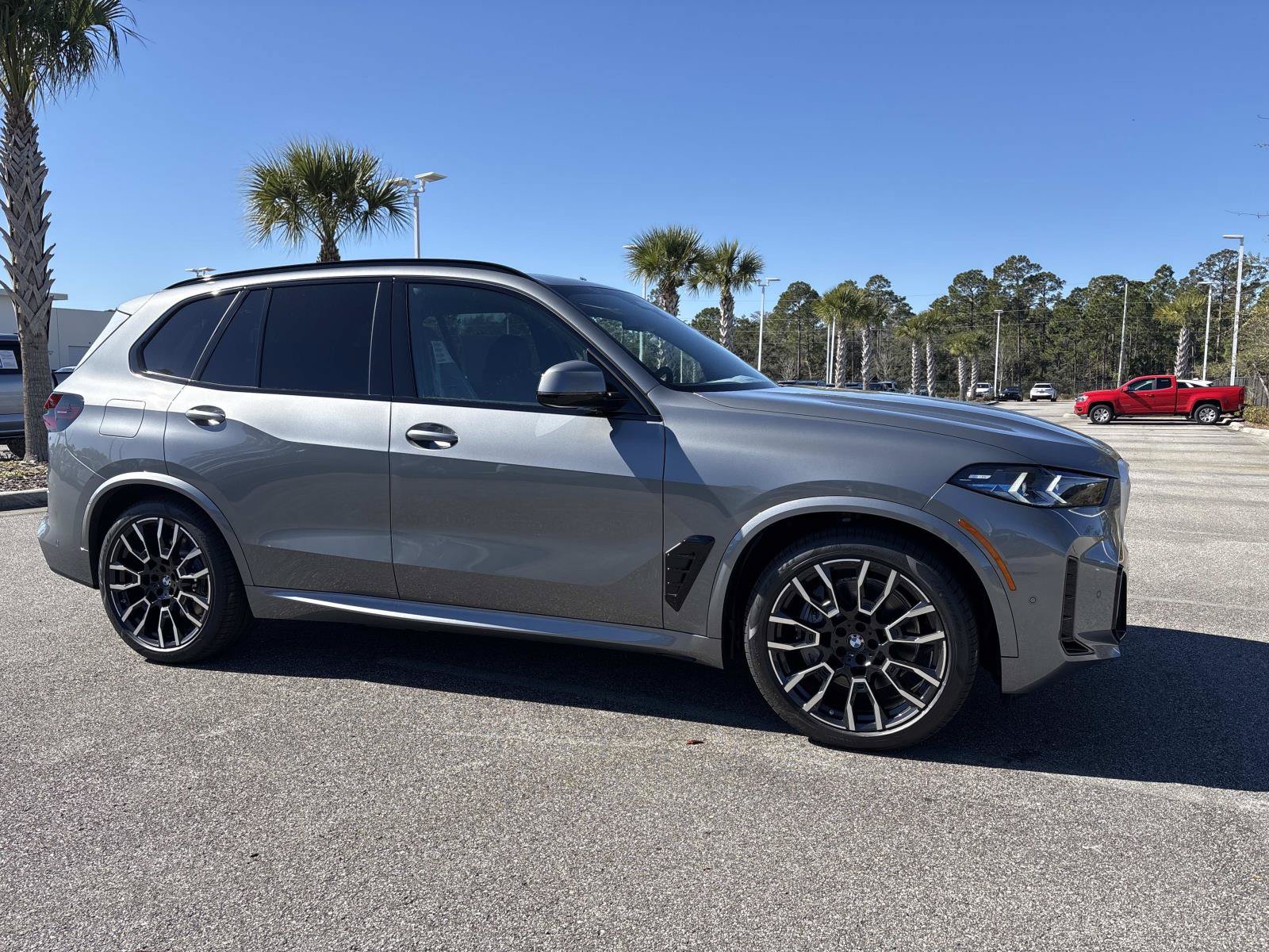 New 2026 BMW X5 xDrive50e w/ M Sport Package AWD/4WD image 2