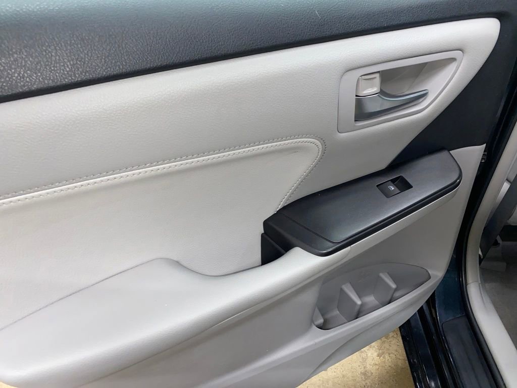 Used 2015 Toyota Camry XLE w/ Moonroof Package FWD image 30