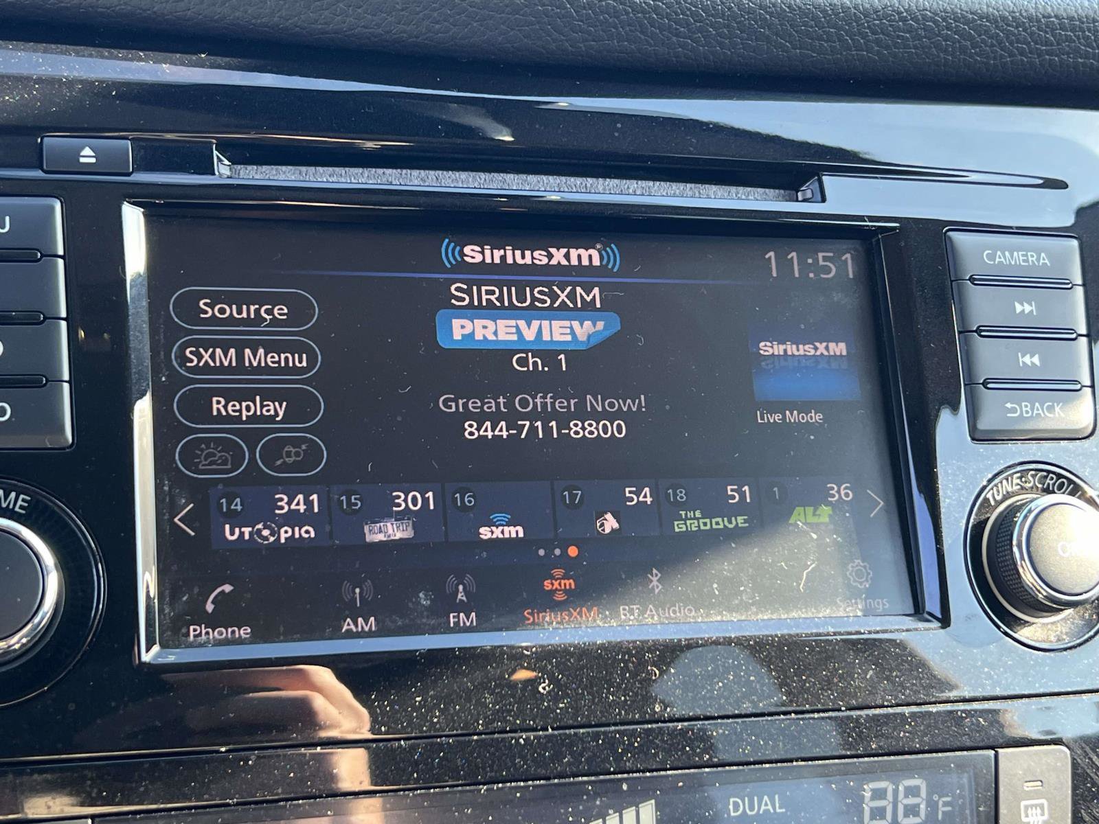 Used 2020 Nissan Rogue SL w/ Premium Package image 28