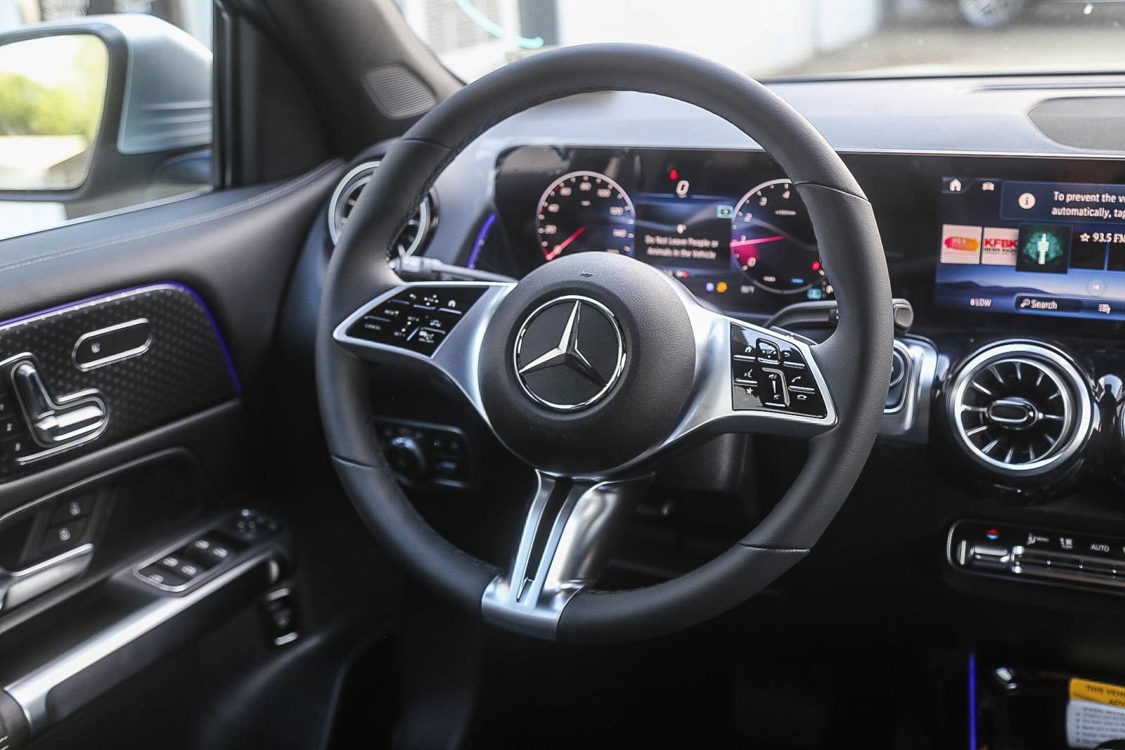 New 2026 Mercedes-Benz GLB 250 4MATIC image 14