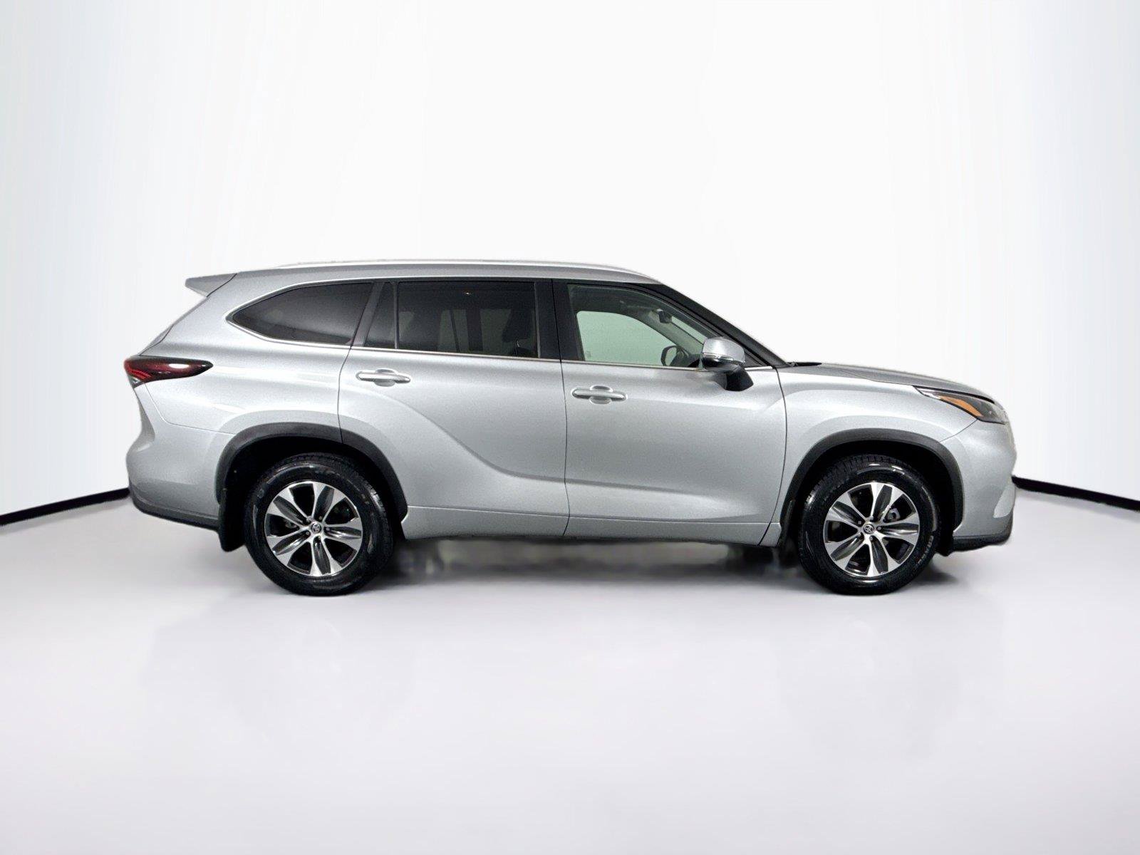 Certified 2025 Toyota Highlander XLE AWD/4WD image 11