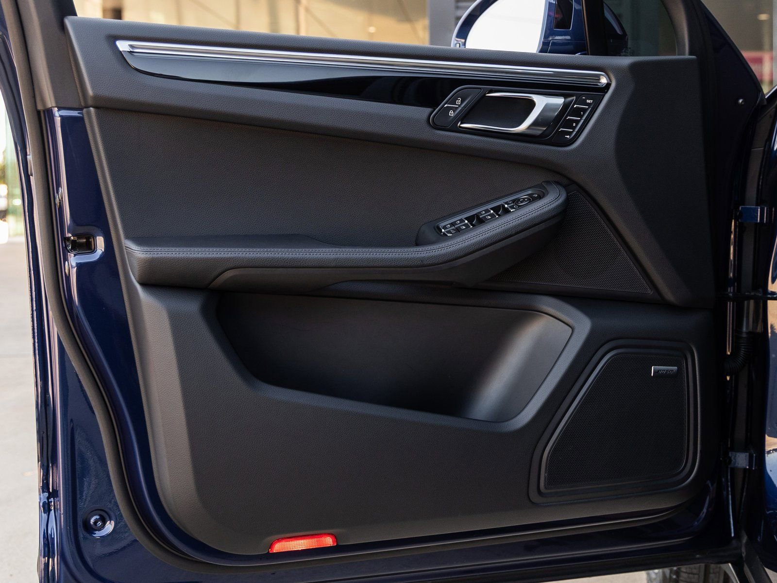 Certified 2025 Porsche Macan image 20