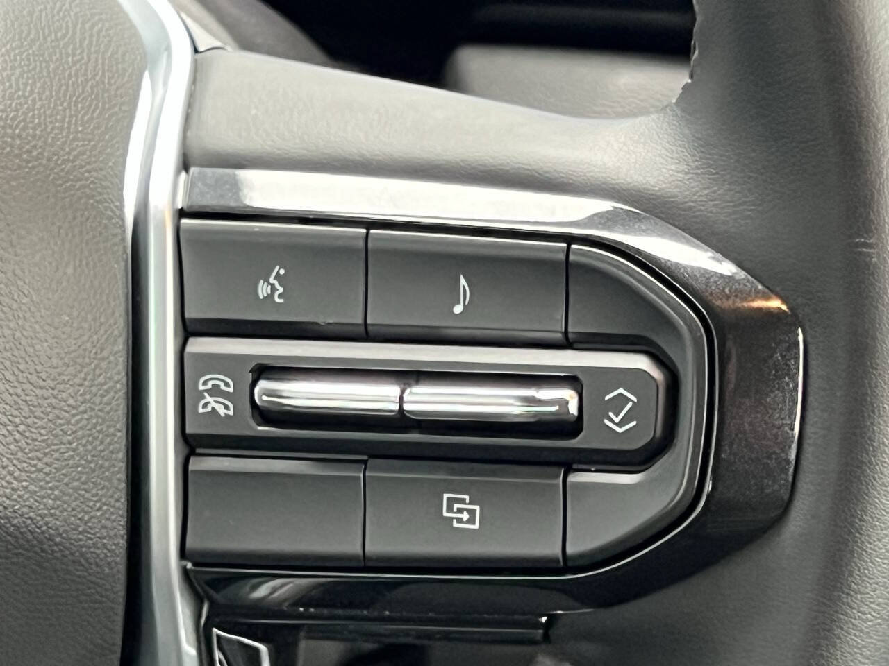 Used 2023 Chevrolet Colorado LT w/ LT Convenience Package AWD/4WD image 23