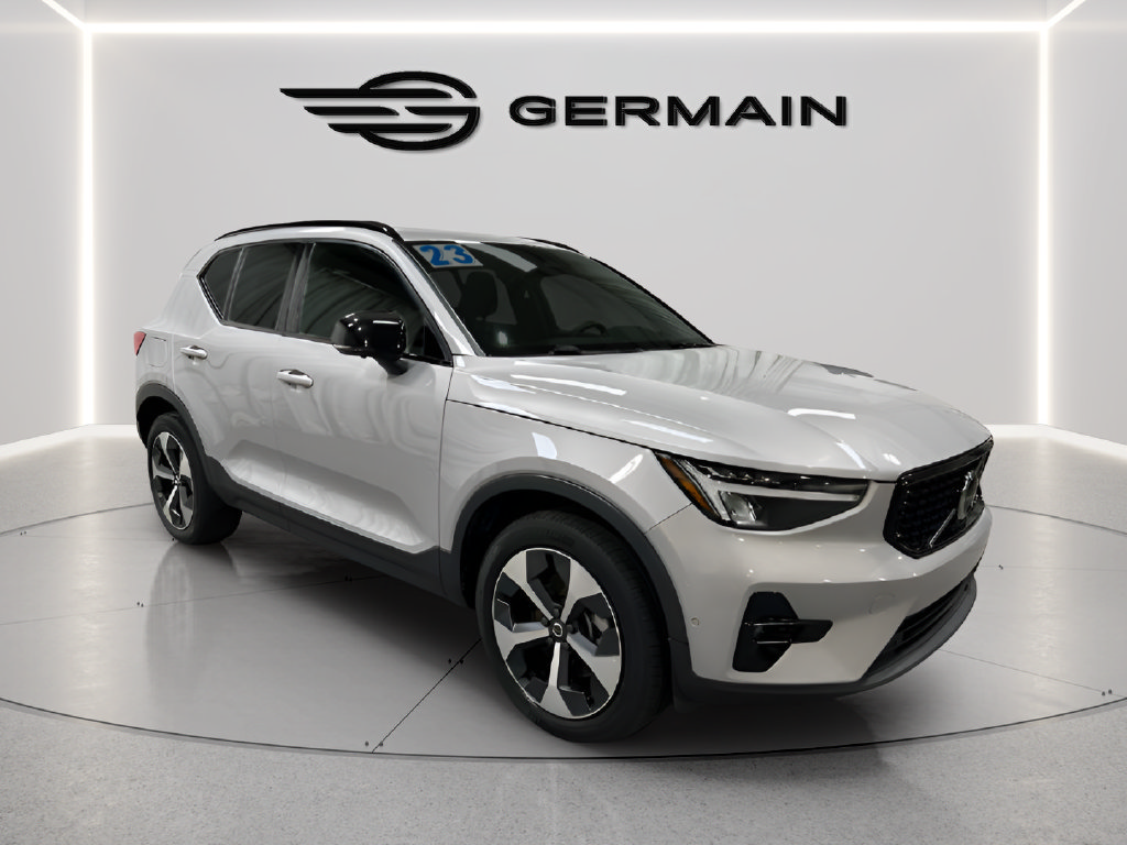 Used 2023 Volvo XC40 B4 Ultimate FWD image 2