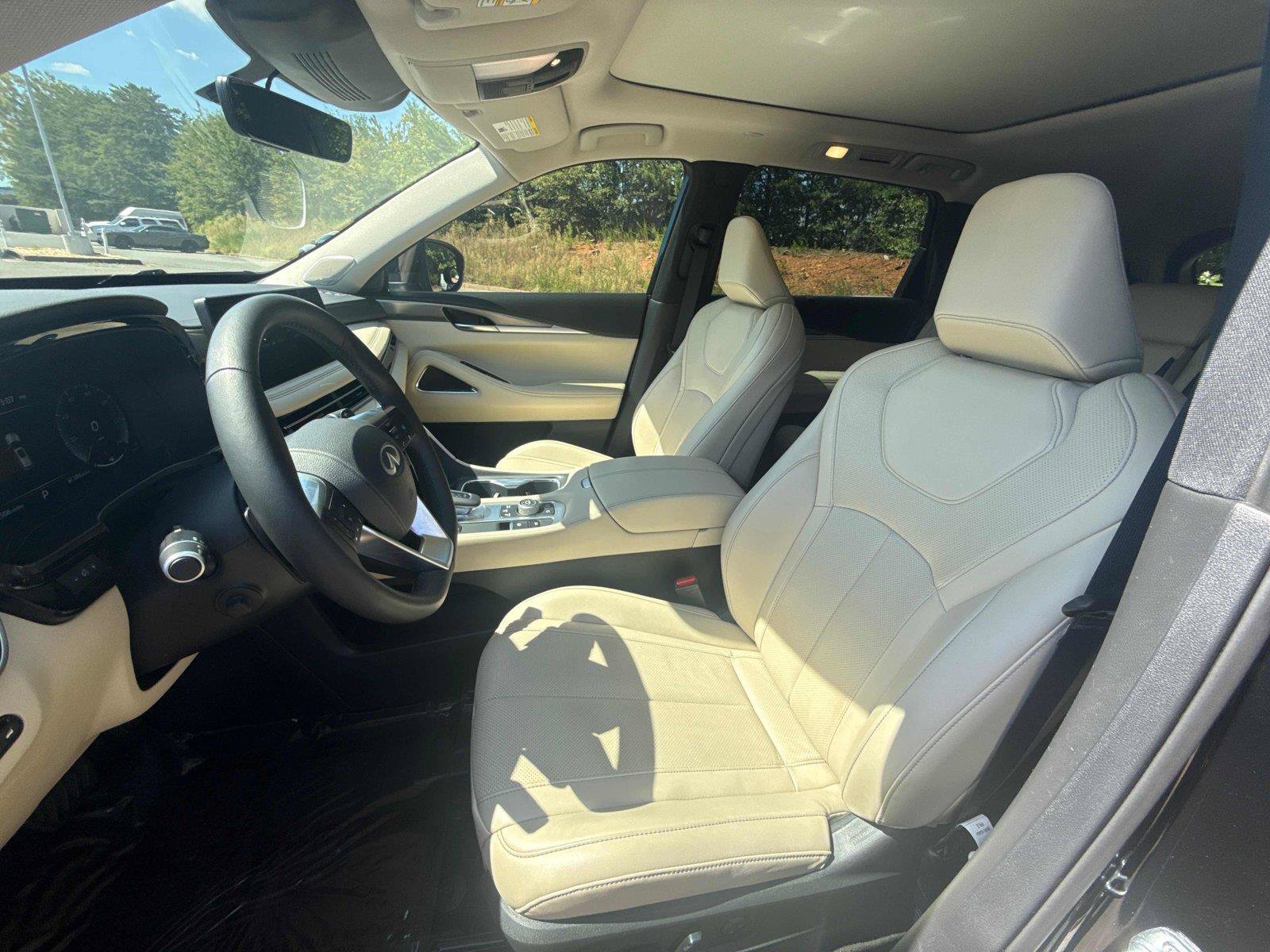 Used 2025 INFINITI QX60 Luxe w/ Lighting Package (N94) FWD image 11