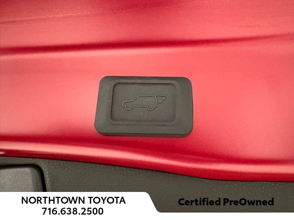 Used 2025 Toyota RAV4 XLE w/ Convenience Package image 28