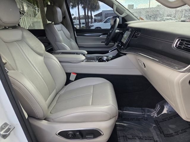 Certified 2022 Jeep Wagoneer Series III w/ Flexible Seating Group RWD image 19