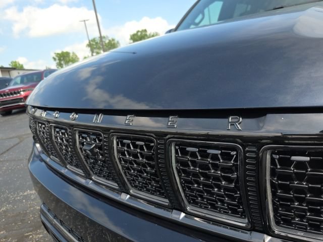 Used 2025 Jeep Grand Wagoneer L Series II Obsidian w/ Quick Order Packagew 28T AWD/4WD image 70
