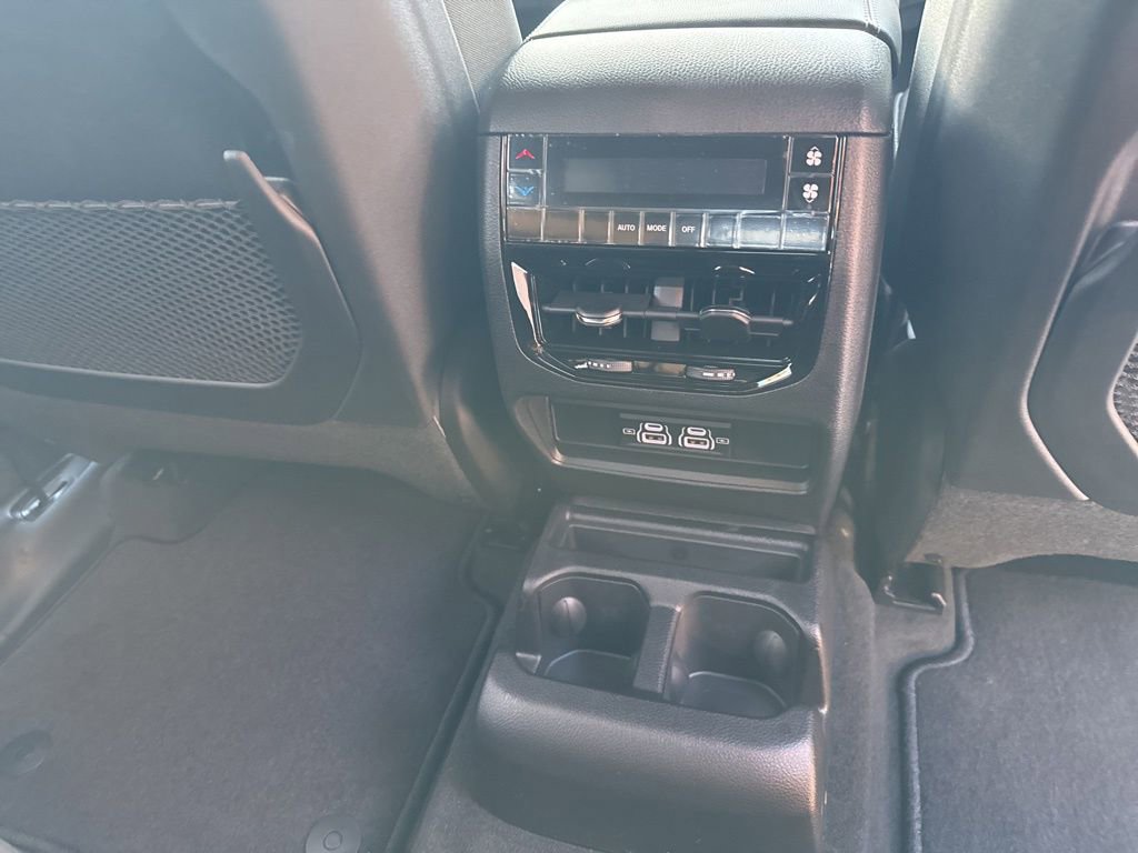 New 2025 Jeep Grand Cherokee L Laredo image 34