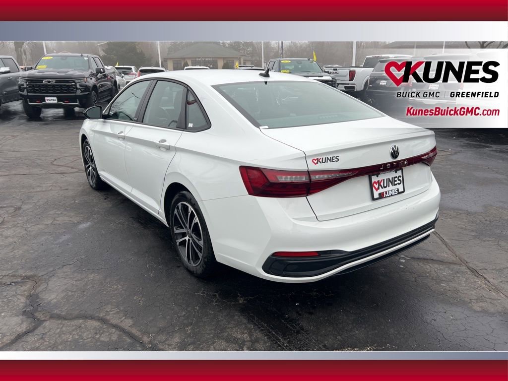 Used 2025 Volkswagen Jetta Sport image 9