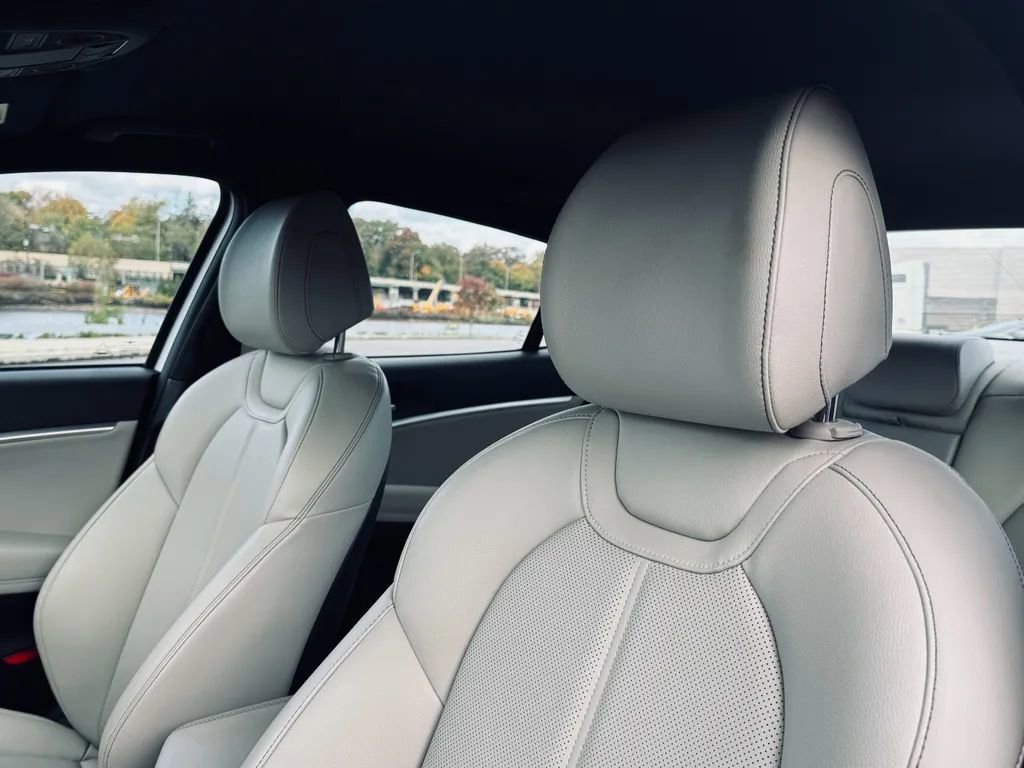 Used 2023 Genesis G70 2.0T image 10