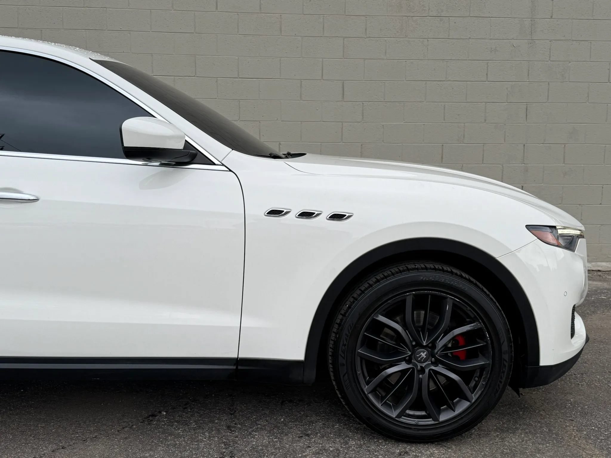 Used 2018 Maserati Levante AWD/4WD image 13