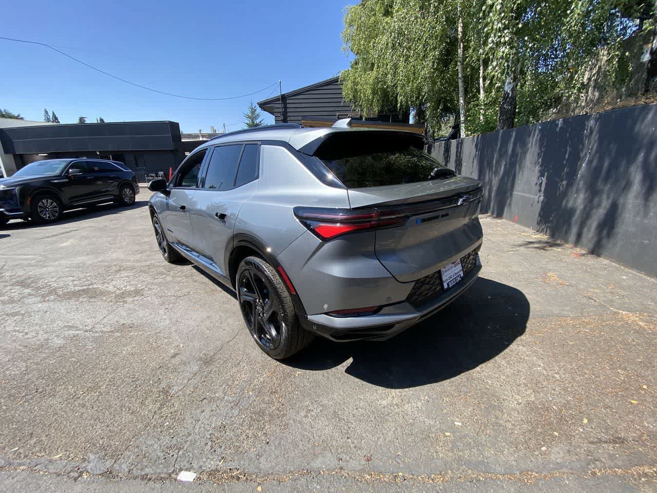 Used 2024 Chevrolet Equinox EV RS AWD/4WD image 4