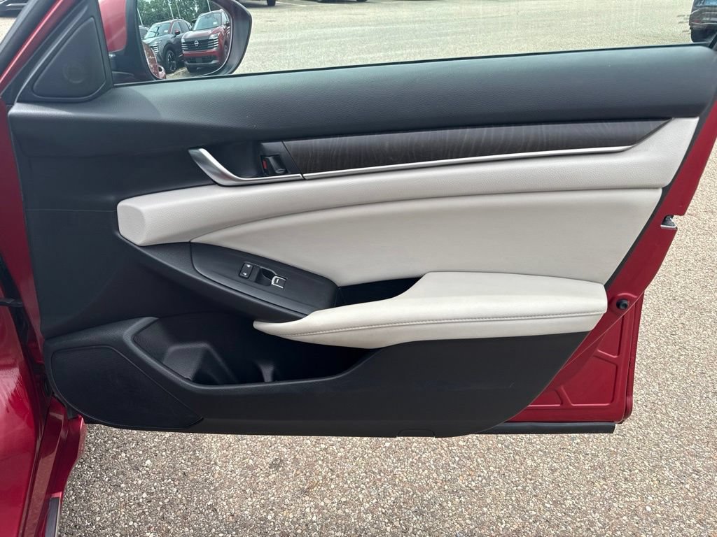 Used 2018 Honda Accord EX image 25