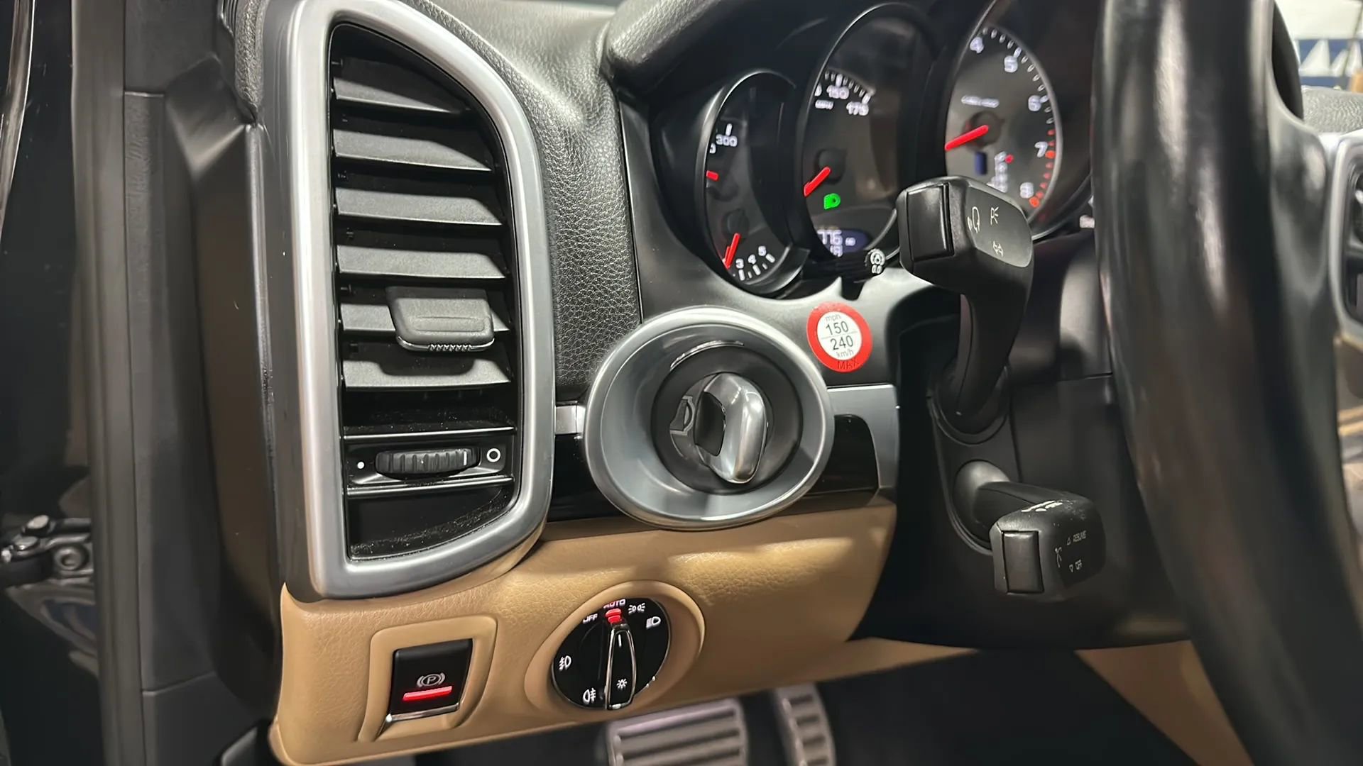 Used 2017 Porsche Cayenne S image 28