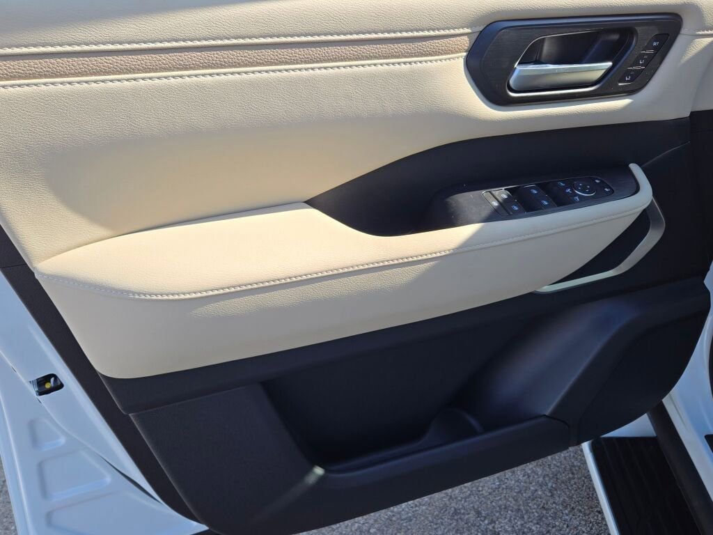 New 2026 Nissan Armada Platinum Reserve w/ Accent Package image 24