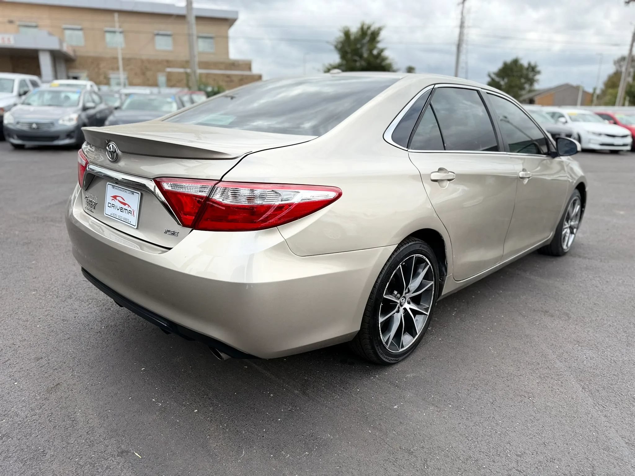 Used 2017 Toyota Camry XSE FWD image 3
