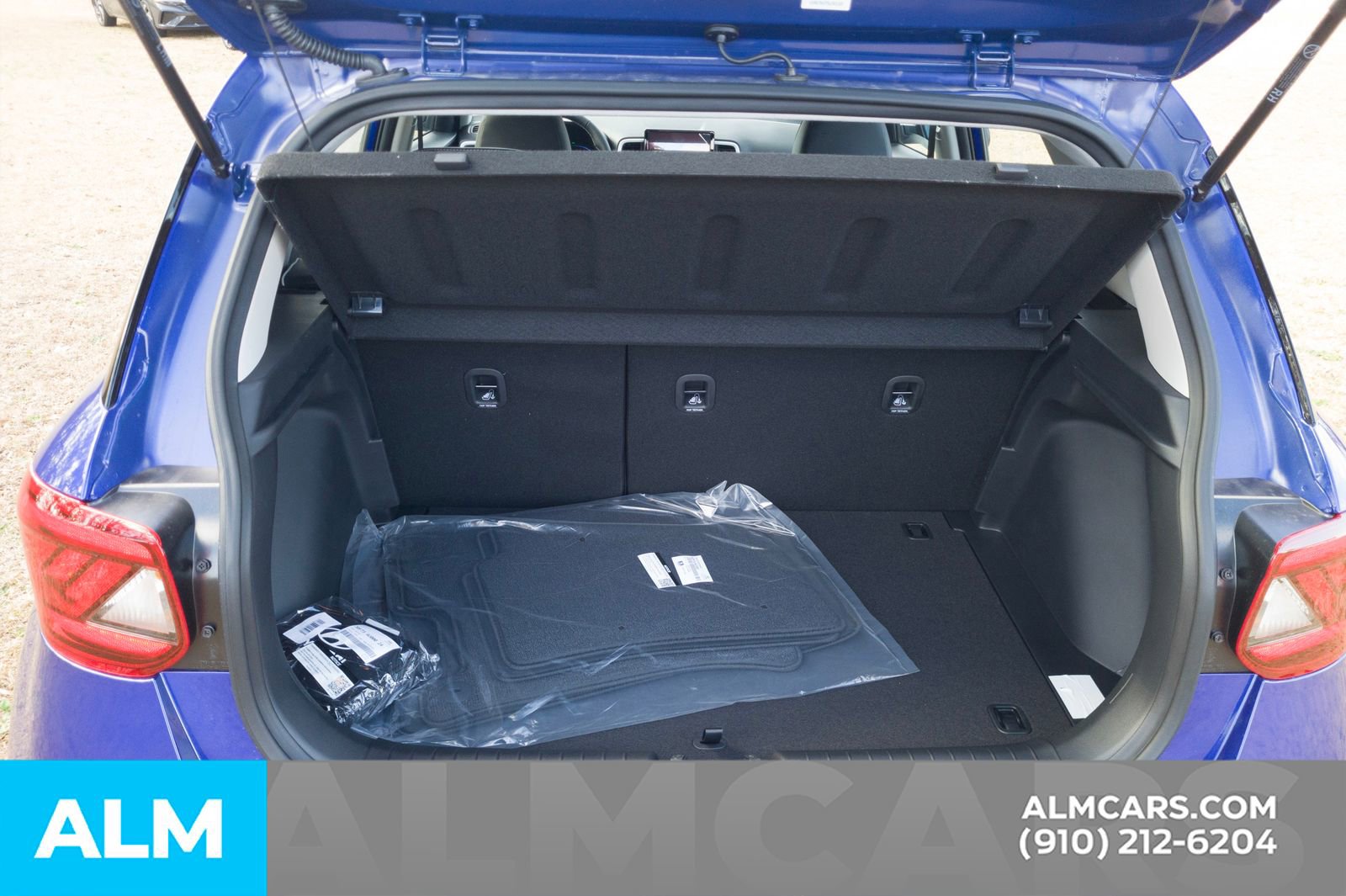 Used 2025 Hyundai Venue Limited image 22