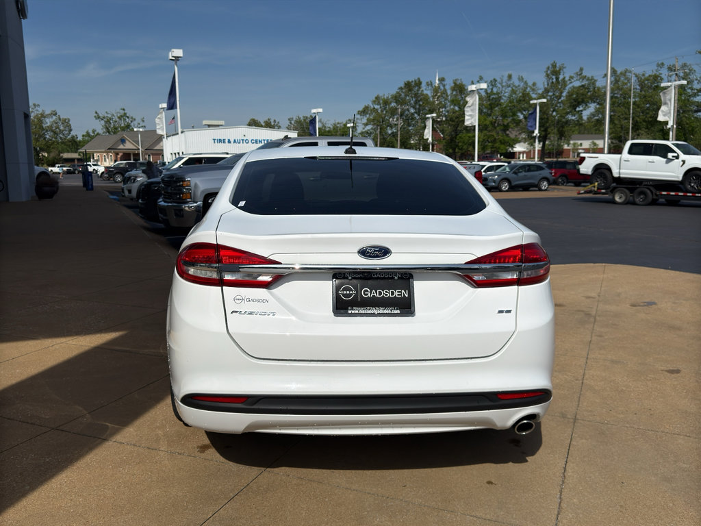 Used 2018 Ford Fusion SE image 4