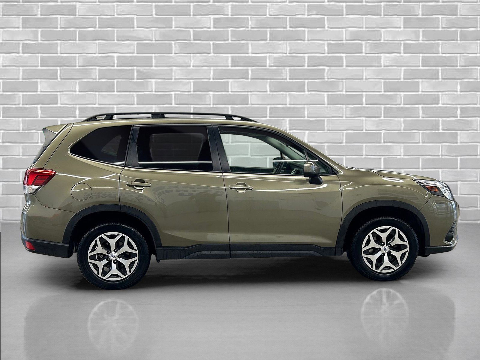 Used 2023 Subaru Forester Premium image 6