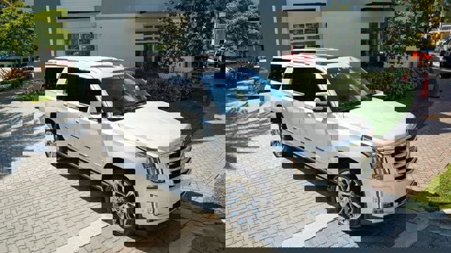 Used 2019 Cadillac Escalade ESV Premium Luxury image 34