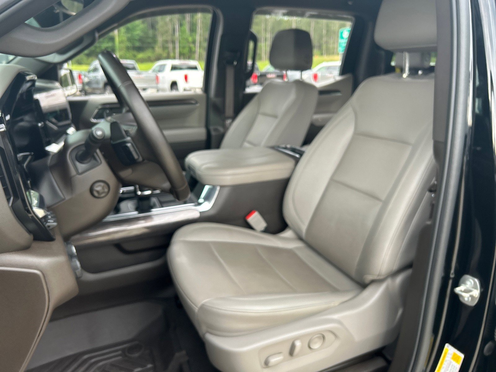 Used 2024 Chevrolet Silverado 1500 LTZ w/ Technology Package AWD/4WD image 18