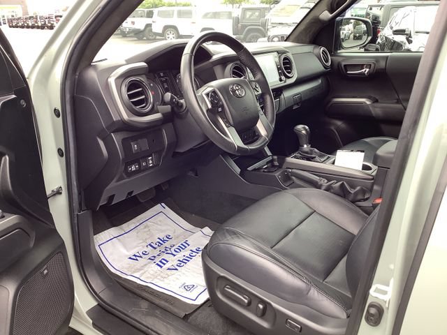 Used 2022 Toyota Tacoma TRD Sport w/ TRD Premium Sport Package AWD/4WD image 7