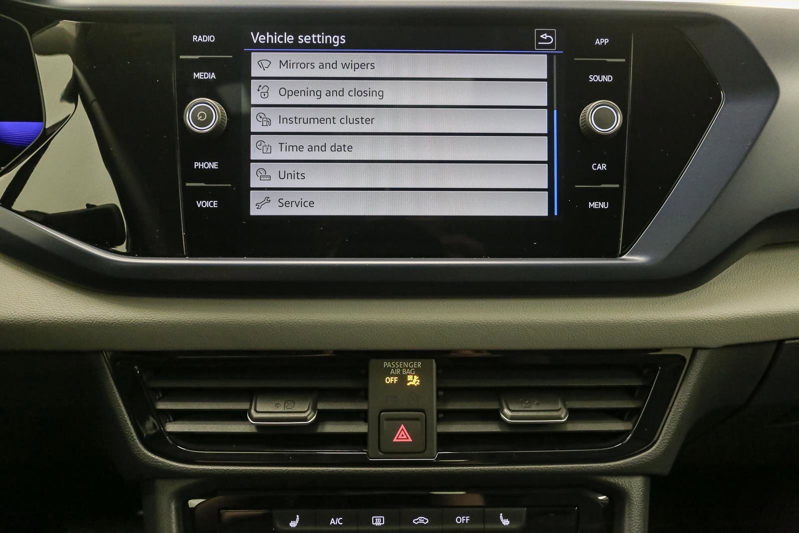 Certified 2023 Volkswagen Taos SE w/ Panoramic Sunroof Package AWD/4WD image 34