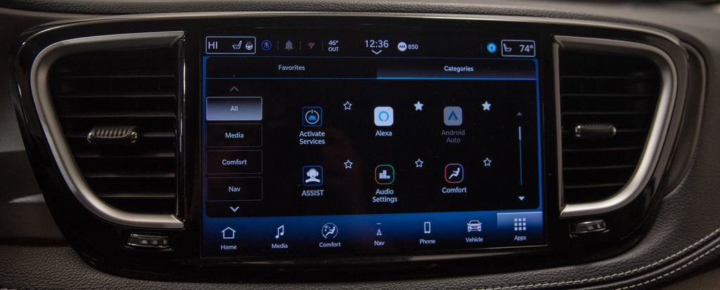 Used 2024 Chrysler Pacifica Select image 20