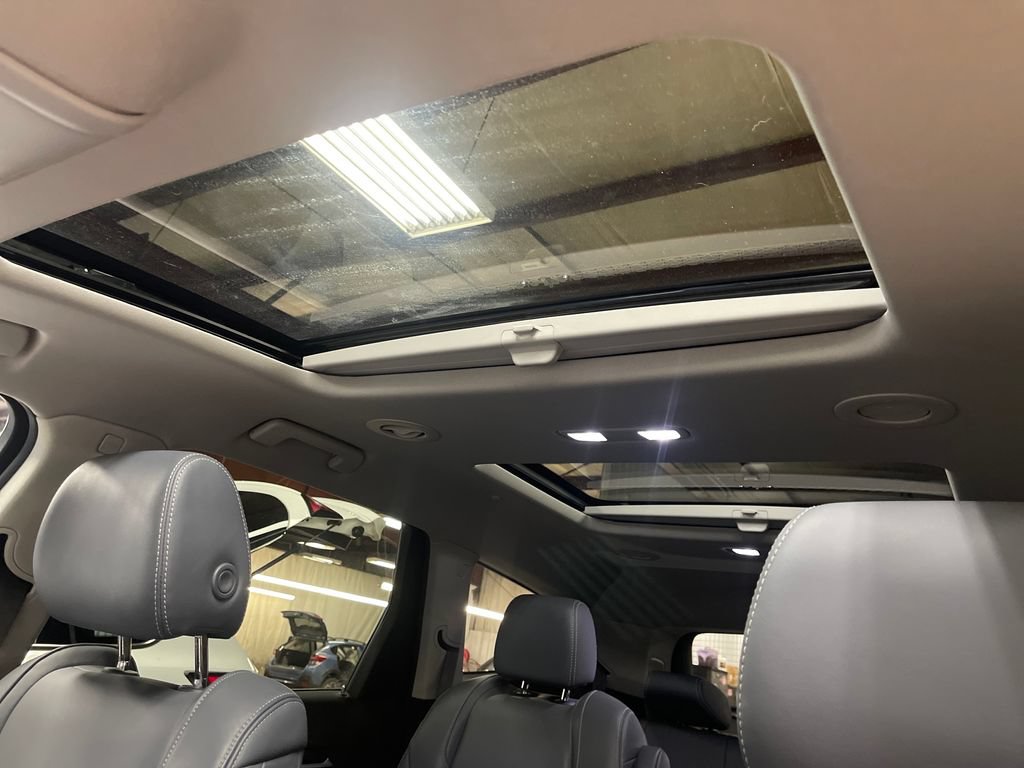 Used 2021 Buick Enclave Premium w/ Sun and Sites Package AWD/4WD image 13